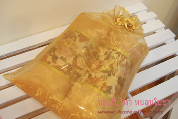 ของรับไหว้ หมอนใบชาสีทอง